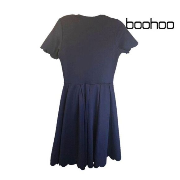 Boohoo Women's V Cut Neck Scalloped Hem Fit And Flare Dress - Picture 3 of 6